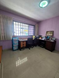 Blk 327 Jurong East Street 31 (Jurong East), HDB Executive #514779121